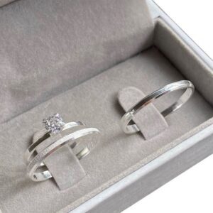 Par de Alianças de Prata 3mm com Solitário + Gravação + Caixinha