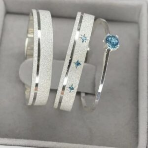 Par de Alianças de Prata 4mm com Solitário + Gravação + Caixinha