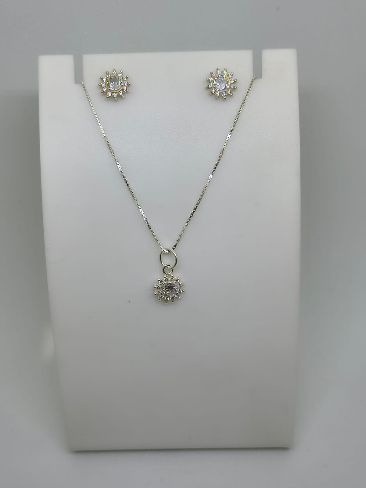 Conjunto Flor com zircônia branca 45cm