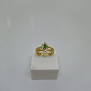 Anel de Formatura Esmeralda sintética com 10 zircônias Branca