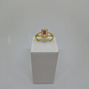 Anel de Formatura Rubi sintético com 20 zircônias Branca