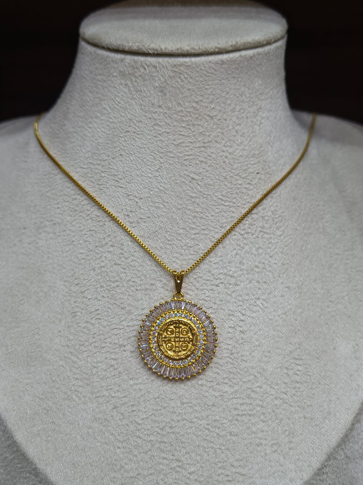 Corrente Veneziana Feminina Círculo Zircônias 45cm