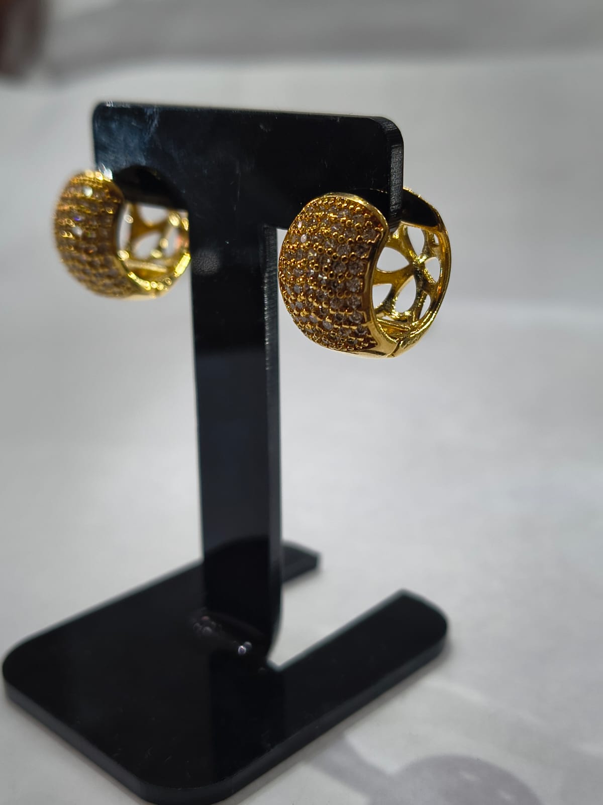 Brinco Argola Click com Zircônias