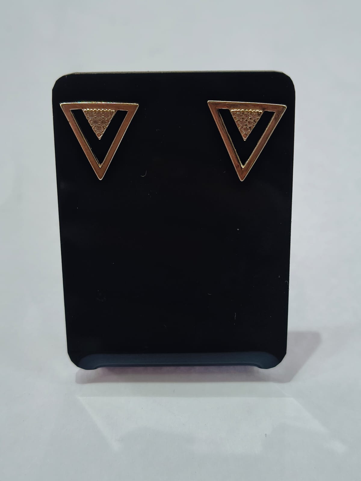 Brinco Triângulo com Zircônia