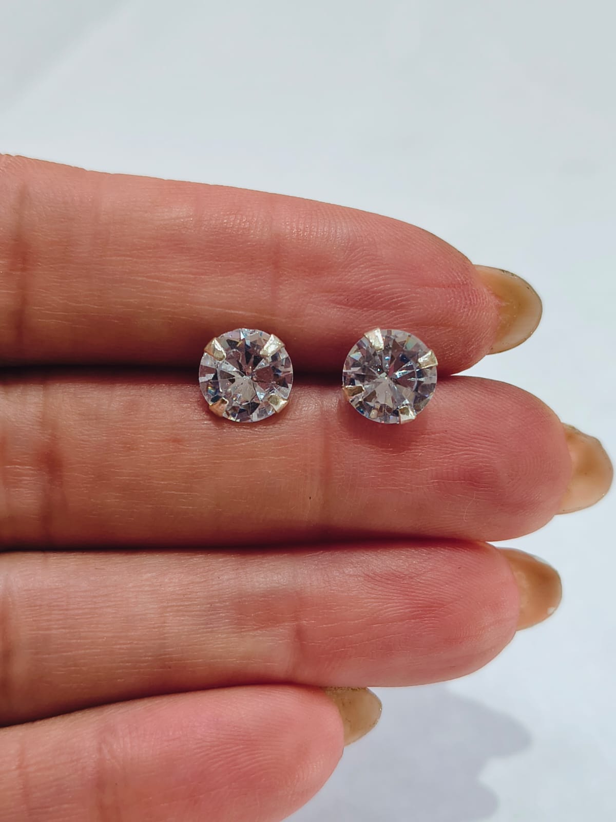 Brinco Ponto de Luz Zircônia 8mm