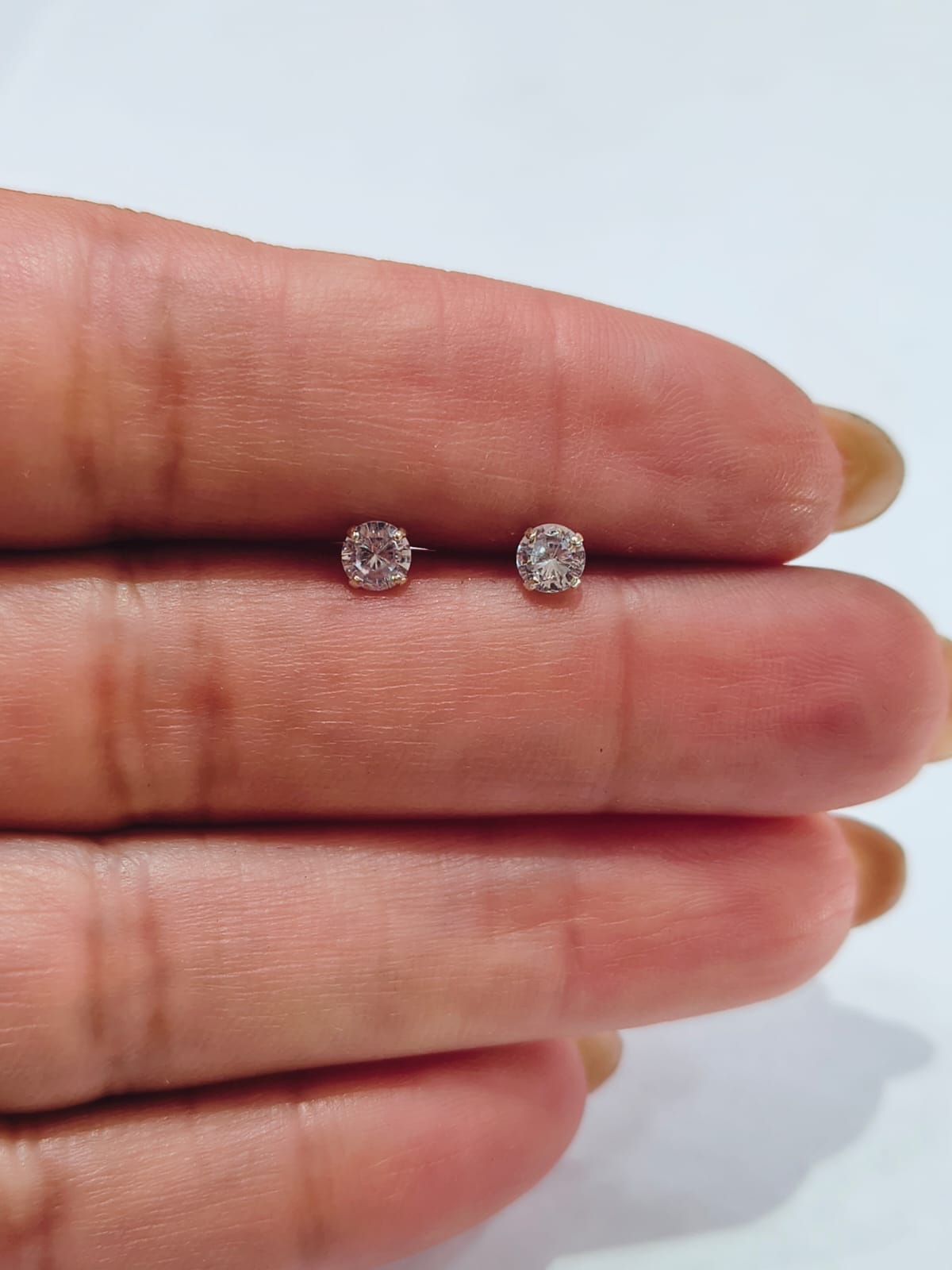 Brinco Ponto de Luz Zircônia 4mm