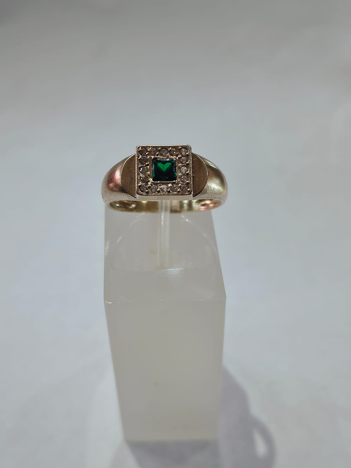 Anel Pedra Verde com Zircônia Branca Aro 21